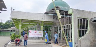 Cegah penyebaran virus corona, Alfamidi bersama Lazismu melakukan penyemprotan disinfektan di Masjid Nurul Iman, Jl. SM. Raja Medan