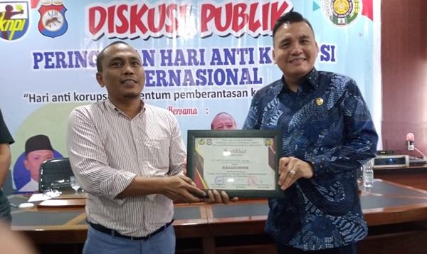 Ketua Forwaka Wilayah Sumut Felix Sidabutar dalam sebuah kegiatan bersama Ketua Komisi Kejaksaan RI, Dr Barita Simanjuntak SH. MH