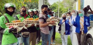 Ikatan Wanita Pengusaha Indonesia (IWAPI) Kota Medan bagikan paket sembako kepada masyarakat