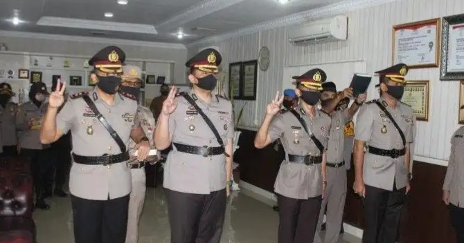 IMG_20200613_184612 Kapolrestabes Medan, Kombes Pol Riko Sunarko pimpin Sertijab 4 jabatan baru di Polrestabes Medan. (Foto: istimewa)