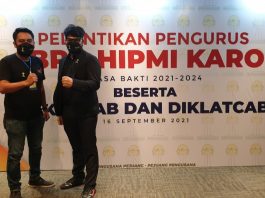 Ketua Umum HIPMI Karo Petra Sebayang (kanan) berfoto bersama Ketua Bidang Kemaritiman, Pertanian, Kehutanan dan Lingkungan Pray Siagian (kiri)