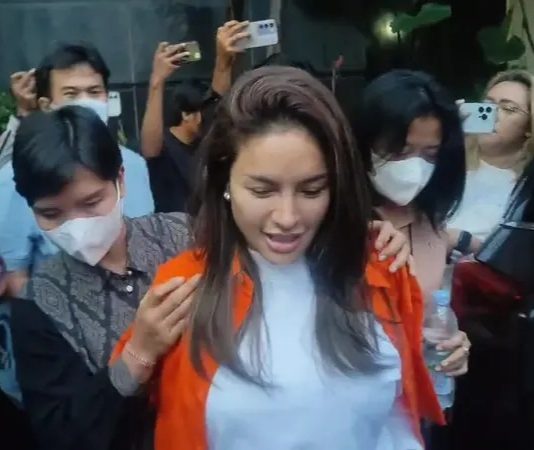 Nikita Mirzani di Polda Metro Jaya, Selasa (4/3/2025). (Liputan6)