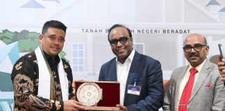 Gubernur Sumatera Utara Muhammad Bobby Afif Nasution didampingi Ketua Kamar Dagang & Industri (KADIN) Sumut Firsal Dida Mutyara beserta sejumlah OPD menerima kunjungan Konsul Jenderal India di Medan Ravi Shanker Goel bersama Confederation Of India Industry (CII) di Paviliun Serdangbedagai Pekan Raya Sumatera Utara (PRSU) Tapiandaya, Jalan Gatot Subroto Medan, Senin (13/10/2025). Diskominfo Sumut / Fahmi Aulia