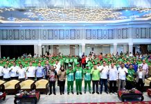 Bukan Hanya Bonus, Gubernur Bobby Nasution juga Siapkan Beasiswa untuk Atlet Berprestasi Popnas dan Peparpenas Gubernur Sumatera Utara (Sumut) Bobby Afif Nasution didampingi Ketua KONI Sumut Hatunggal Siregar, Kepala Dinas Kepemudaan dan Keolahragaan Mahfullah Pratama Daulay, serta sejumlah OPD melepas Kontingen POPNAS XVII dan PEPARPENAS XI tahun 2025 di Aula Raja Inal Siregar, Kantor Gubernur, Kamis (30/10/2025).