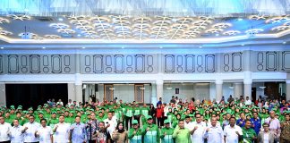 Bukan Hanya Bonus, Gubernur Bobby Nasution juga Siapkan Beasiswa untuk Atlet Berprestasi Popnas dan Peparpenas Gubernur Sumatera Utara (Sumut) Bobby Afif Nasution didampingi Ketua KONI Sumut Hatunggal Siregar, Kepala Dinas Kepemudaan dan Keolahragaan Mahfullah Pratama Daulay, serta sejumlah OPD melepas Kontingen POPNAS XVII dan PEPARPENAS XI tahun 2025 di Aula Raja Inal Siregar, Kantor Gubernur, Kamis (30/10/2025).