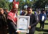 Foto : Kompol Dr Fery Kusnadi saat menerima penghargaan dari Bupati Deli Serdang Asri Ludin Tambunan