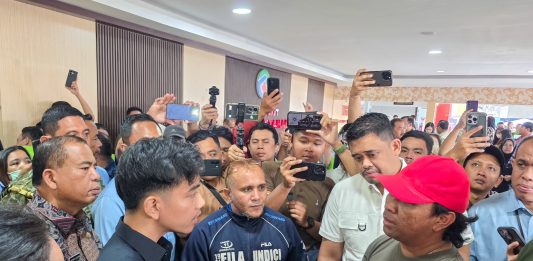 Gubernur Bobby Bersama Wapres Tinjau Siswa Diduga Keracunan MBG di Karo, Pastikan Pemulihan Kesehatan